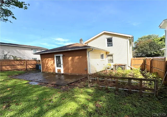 Photo 3 of Sale Pending at 152 Van Anden St, Auburn, NY 13021 | MLS# S1711819 | Listing updated on 2026-09-13
