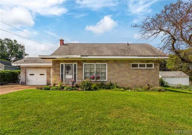 Photo 1 of Single family home for sale at 2643 Hawthorne Ave, Hamburg, NY 14075 | MLS# B1711732 | Listing updated on 2026-09-12