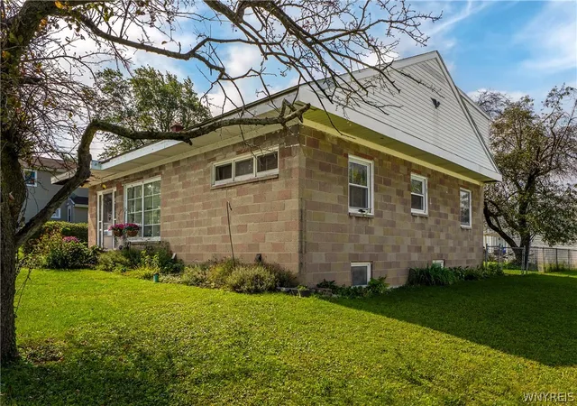 Photo 3 of Single family home for sale at 2643 Hawthorne Ave, Hamburg, NY 14075 | MLS# B1711732 | Listing updated on 2026-09-12
