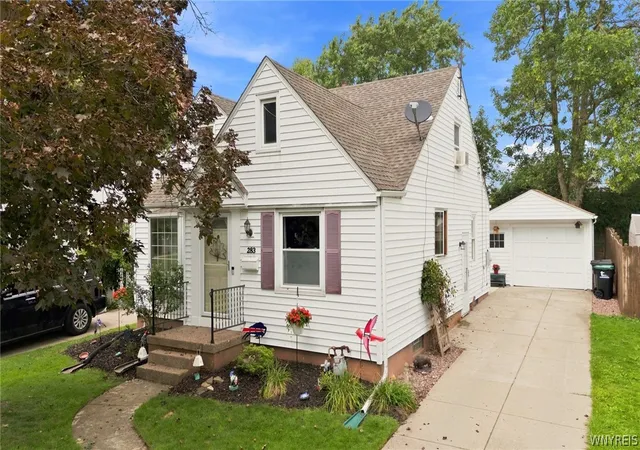 Photo 3 of Single family home for sale at 283 Wrexham Ct N, Tonawanda, NY 14150 | MLS# B1711283 | Listing updated on 2026-09-19