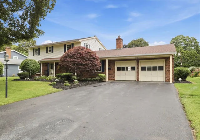 Photo 3 of Sale Pending at 59 Brentwood Dr, Penfield, NY 14526 | MLS# R1711349 | Listing updated on 2026-09-10