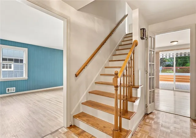 Photo 4 of Sale Pending at 59 Brentwood Dr, Penfield, NY 14526 | MLS# R1711349 | Listing updated on 2026-09-10