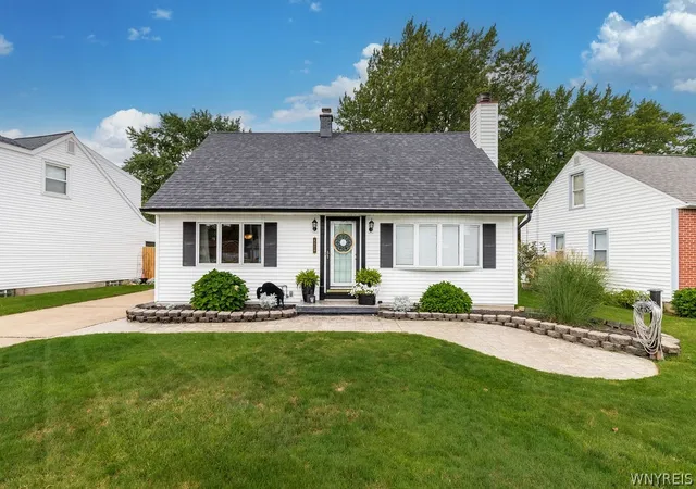 Photo 2 of Sale Pending at 4576 Chapman Pkwy, Hamburg, NY 14075 | MLS# B1711462 | Listing updated on 2026-09-15