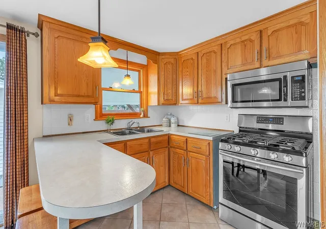 Photo 4 of Sale Pending at 4576 Chapman Pkwy, Hamburg, NY 14075 | MLS# B1711462 | Listing updated on 2026-09-15