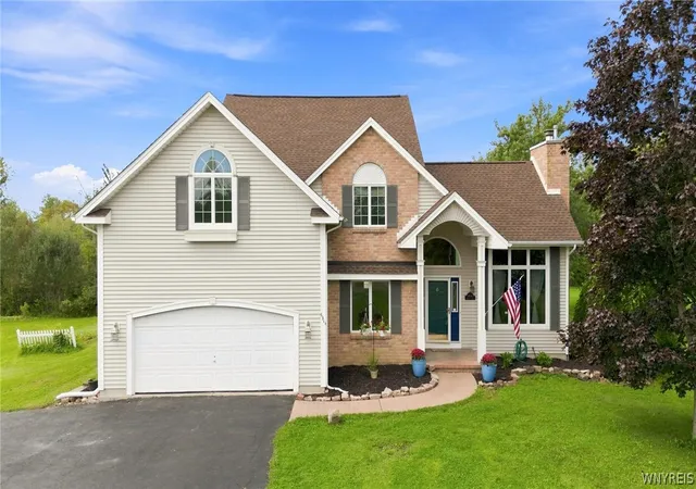 Photo 2 of Single family home for sale at 6914 Townline Rd, North Tonawanda, NY 14120 | MLS# B1712021 | Listing updated on 2026-09-07