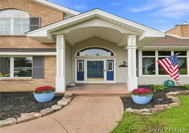 Photo 3 of Single family home for sale at 6914 Townline Rd, North Tonawanda, NY 14120 | MLS# B1712021 | Listing updated on 2026-09-07