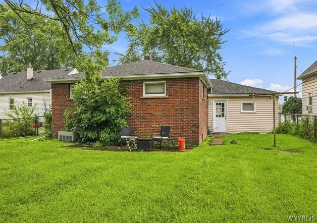 Photo 3 of Single family home for sale at 7020 Packard Rd, Niagara Falls, NY 14304 | MLS# B1712048 | Listing updated on 2026-09-03
