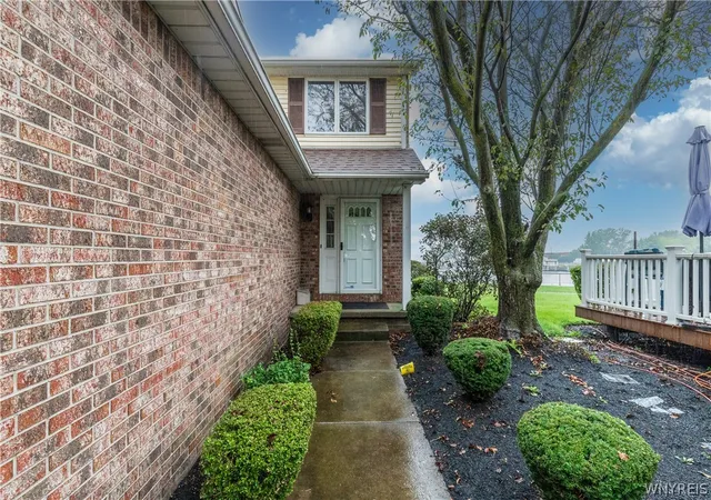 Listing Photo 4 - Condo for sale in building located at 184 Niagara Shore Dr, Tonawanda, NY 14150