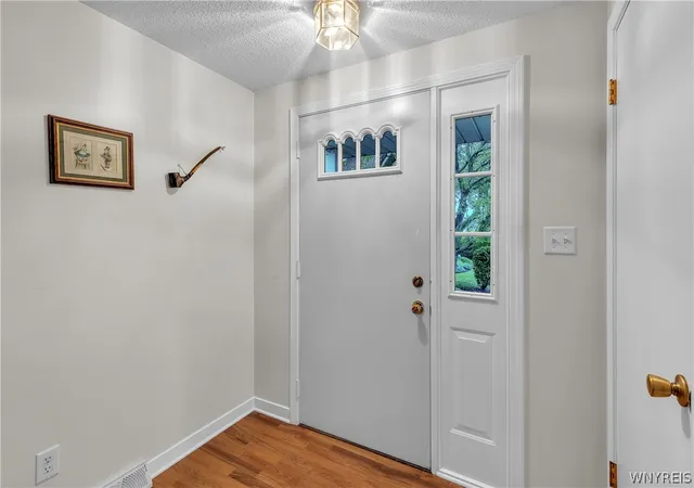 Listing Photo 5 - Condo for sale in building located at 184 Niagara Shore Dr, Tonawanda, NY 14150