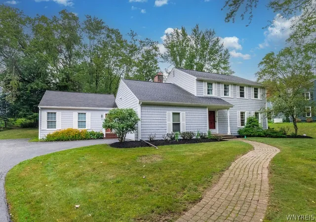 Photo 3 of Single family home for sale at 8 Mount Airy Ct, Orchard Park, NY 14127 | MLS# B1710807 | Listing updated on 2026-09-12