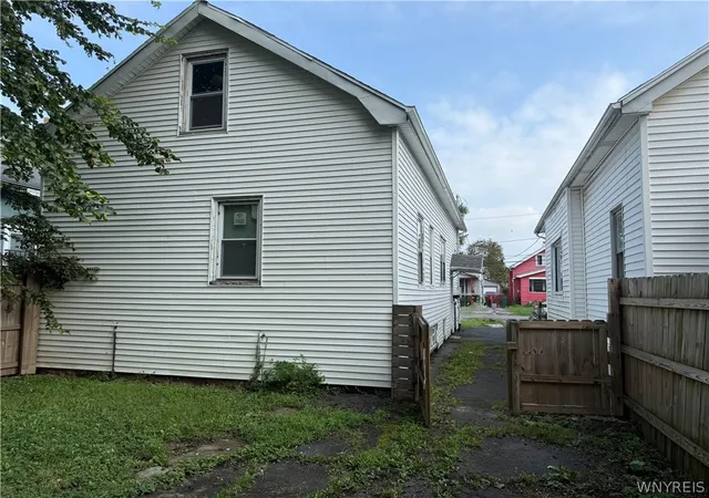 Photo 4 of Single family home for sale at 45 Berwyn Ave, Buffalo, NY 14215 | MLS# B1711370 | Listing updated on 2026-09-03