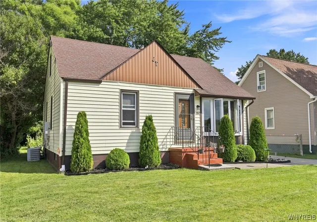 Photo 2 of Single family home for sale at 160 Clover Pl, Buffalo, NY 14225 | MLS# B1712026 | Listing updated on 2026-09-04