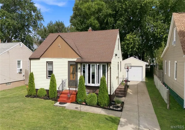 Photo 3 of Single family home for sale at 160 Clover Pl, Buffalo, NY 14225 | MLS# B1712026 | Listing updated on 2026-09-04
