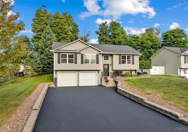 Photo 1 of Sale Pending at 115 Festa Fairway Ln, Baldwinsville, NY 13027 | MLS# S1711708 | Listing updated on 2026-09-06