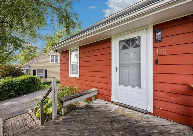 Photo 3 of Single family home for sale at 122 W Dauenhauer St, East Syracuse, NY 13057 | MLS# S1711226 | Listing updated on 2026-09-04
