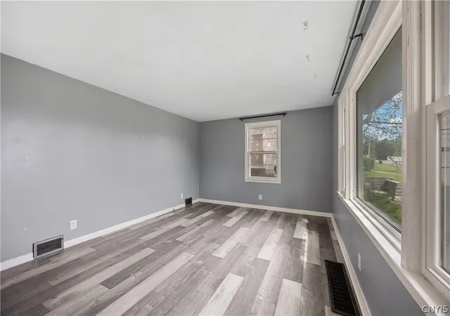 Photo 3 of Single family home for sale at 122 W Dauenhauer St, East Syracuse, NY 13057 | MLS# S1711226 | Listing updated on 2026-09-04