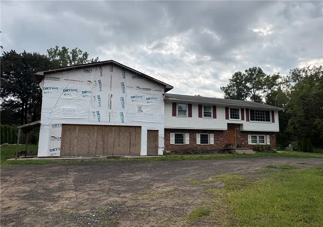 Photo 2 of Single family home for sale at 776 Lake Rd, Ontario, NY 14519 | MLS# R1712091 | Listing updated on 2026-09-03