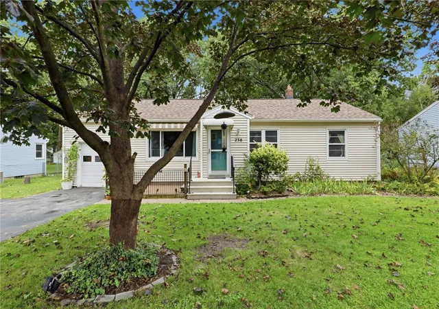 Photo 2 of Sale Pending at 238 Bayway Dr, Webster, NY 14580 | MLS# R1712034 | Listing updated on 2026-09-09