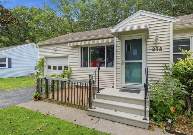 Photo 3 of Sale Pending at 238 Bayway Dr, Webster, NY 14580 | MLS# R1712034 | Listing updated on 2026-09-09