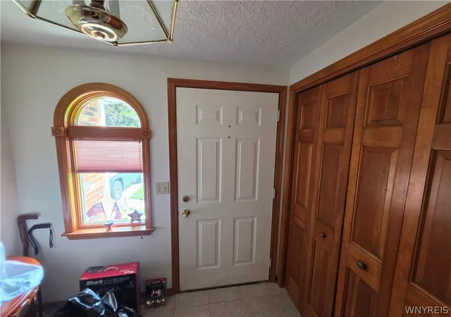 Photo 3 of Single family home for sale at 157 Independence Dr, Lockport, NY 14094 | MLS# B1712064 | Listing updated on 2026-09-03