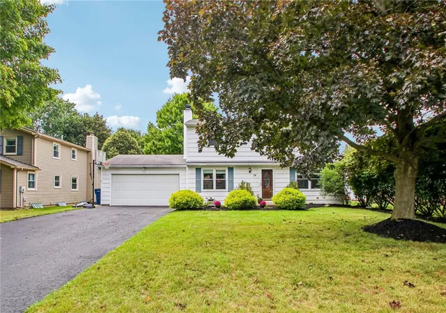 Photo 3 of Single family home for sale at 19 Aconbury Dr, Fairport, NY 14450 | MLS# R1711763 | Listing updated on 2026-09-05