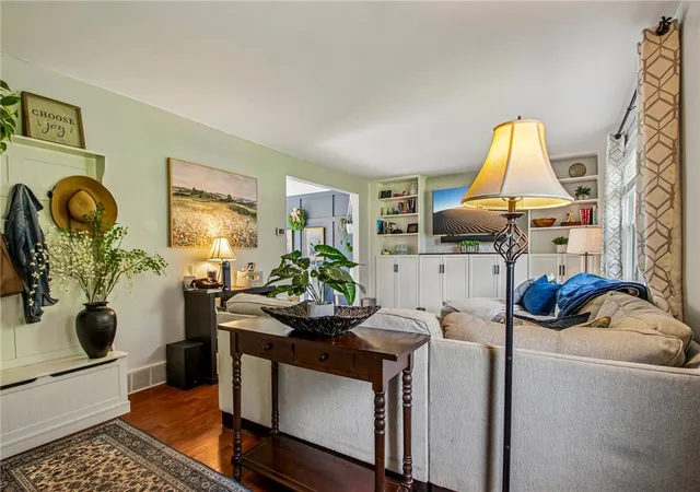 Photo 4 of Single family home for sale at 19 Aconbury Dr, Fairport, NY 14450 | MLS# R1711763 | Listing updated on 2026-09-05