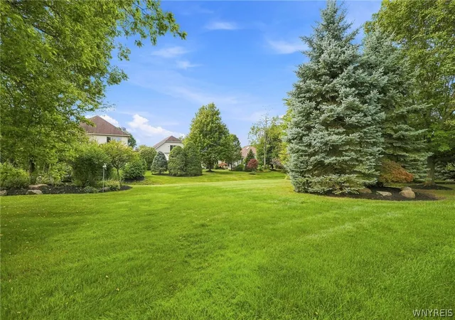 Photo 4 of Sale Pending at 49 Summer Hl Ln, Buffalo, NY 14221 | MLS# B1712080 | Listing updated on 2026-09-08