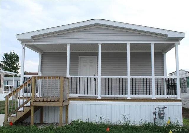 Photo 2 of Manufactured home for sale at 1774 Military Rd, Buffalo, NY 14217 | MLS# B1711320 | Listing updated on 2026-09-04