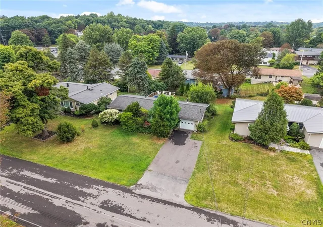 Photo 3 of Single family home for sale at 217 Wynnfield Dr, Syracuse, NY 13219 | MLS# S1712175 | Listing updated on 2026-09-08