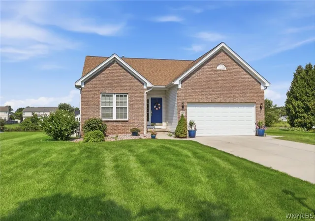 Photo 1 of Sale Pending at 2437 King Fisher Ln, Niagara Falls, NY 14304 | MLS# B1711991 | Listing updated on 2026-09-16