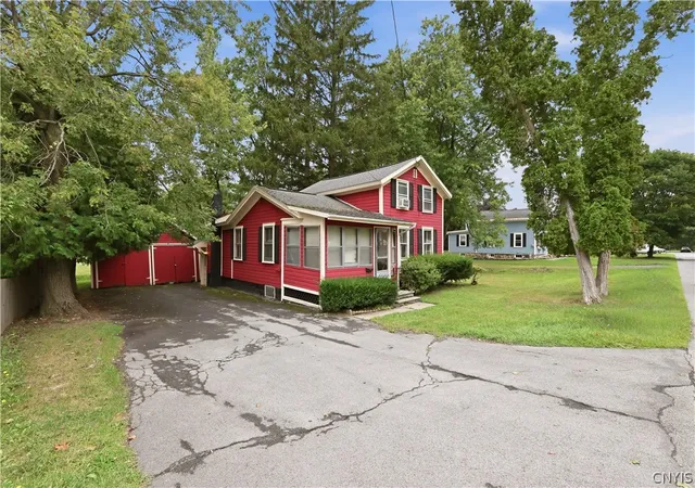 Photo 3 of Single family home for sale at 11 Spruce St, Baldwinsville, NY 13027 | MLS# S1712136 | Listing updated on 2026-09-10