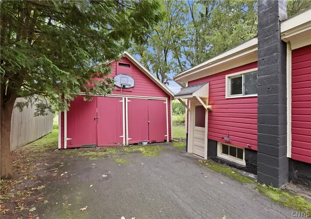 Photo 4 of Single family home for sale at 11 Spruce St, Baldwinsville, NY 13027 | MLS# S1712136 | Listing updated on 2026-09-10