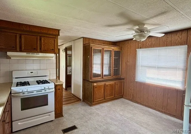 Photo 3 of Manufactured home for sale at 37 Golden Pond, Akron, NY 14001 | MLS# B1711756 | Listing updated on 2026-09-04