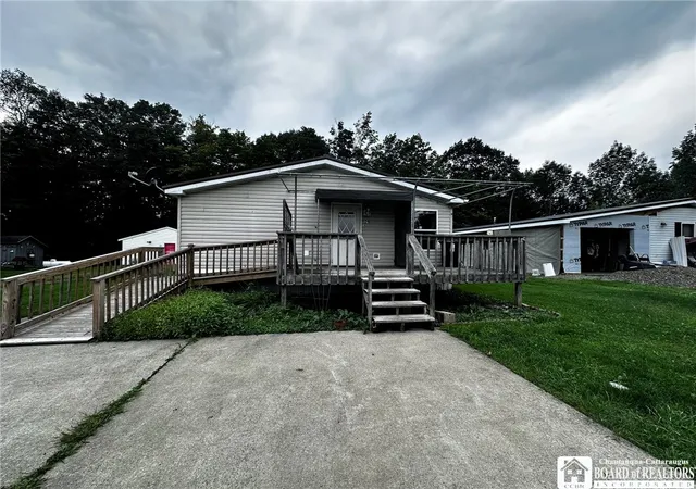 Photo 3 of Manufactured home for sale at 3393 Carpenter Pringle Rd #29, Ashville, NY 14710 | MLS# R1712232 | Listing updated on 2026-09-04