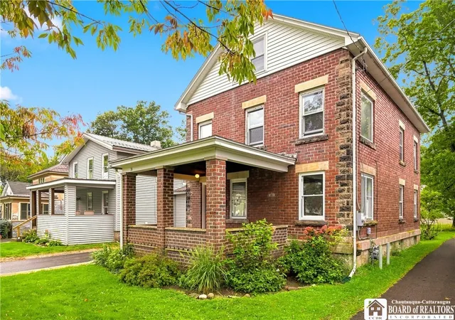 Photo 2 of Single family home for sale at 31 White St, Fredonia, NY 14063 | MLS# R1711923 | Listing updated on 2026-09-03