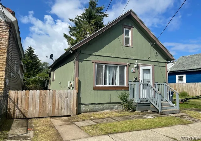 Photo 1 of Single family home for sale at 28 Townsend St, Buffalo, NY 14206 | MLS# B1712256 | Listing updated on 2026-09-04