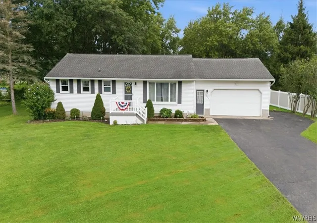 Photo 1 of Sale Pending at 2893 Walck Dr, North Tonawanda, NY 14120 | MLS# B1712043 | Listing updated on 2026-09-11