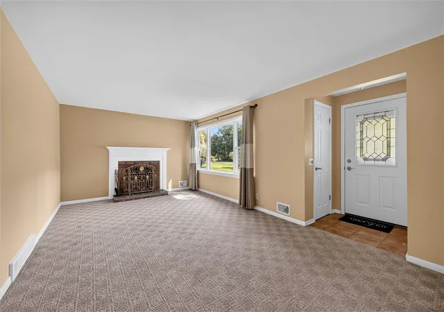 Photo 4 of Sale Pending at 1284 State Rd, Webster, NY 14580 | MLS# R1712249 | Listing updated on 2026-09-13