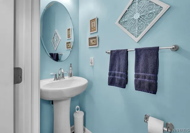 Photo 4 of Single family home for sale at 8 Skylark Ln, Niagara Falls, NY 14304 | MLS# B1711381 | Listing updated on 2026-09-08