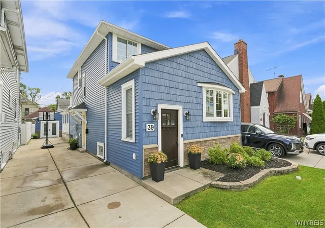 Photo 3 of Sale Pending at 39 Delwood Rd, Buffalo, NY 14217 | MLS# B1712215 | Listing updated on 2026-09-09