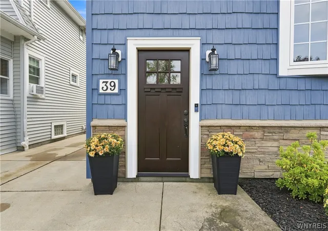 Photo 3 of Sale Pending at 39 Delwood Rd, Buffalo, NY 14217 | MLS# B1712215 | Listing updated on 2026-09-09