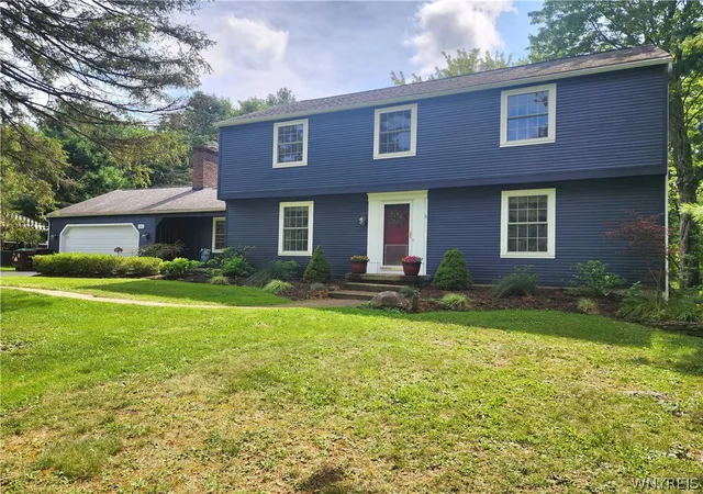 Photo 1 of Single family home for sale at 31 Tanglewood Dr W, Orchard Park, NY 14127 | MLS# B1708689 | Listing updated on 2026-09-12
