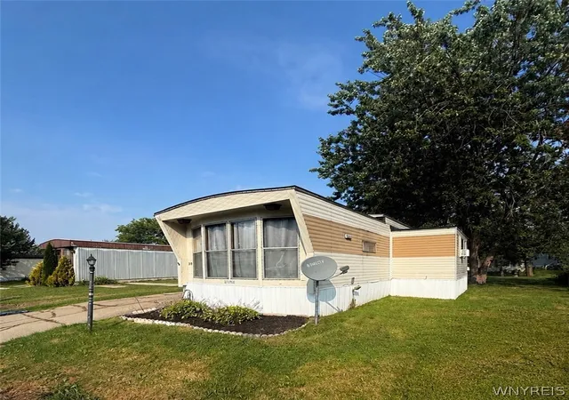 Manufactured home for sale at 38 S Whispering Ln, Hamburg, NY 14075 | MLS# B1711814