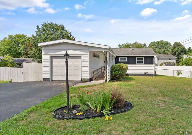 Photo 1 of Sale Pending at 305 Allen Rd, Syracuse, NY 13212 | MLS# S1711385 | Listing updated on 2026-09-15