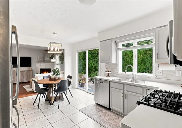 Photo 4 of Sale Pending at 1031 Hard Rock Rd, Webster, NY 14580 | MLS# R1712278 | Listing updated on 2026-09-10