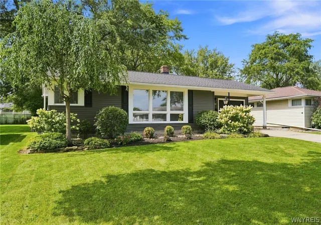 Photo 2 of Sale Pending at 34 Saint Amelia Dr, Tonawanda, NY 14150 | MLS# B1712288 | Listing updated on 2026-09-14