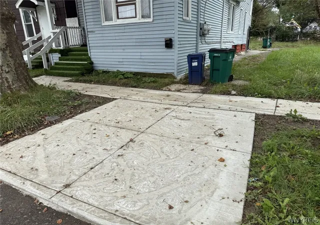 Photo 3 of Sale Pending at 539 Sherman St, Buffalo, NY 14211 | MLS# B1712372 | Listing updated on 2026-09-14