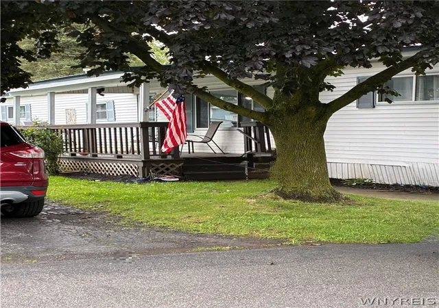 Photo 2 of Manufactured home for sale at 6035 S 86 Lot Transit Rd, Lockport Town, NY 14094 | MLS# B1712069 | Listing updated on 2026-09-04