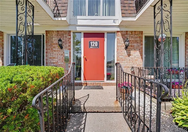 Photo 1 of Sale Pending at 120 Old Lyme Dr #4, Buffalo, NY 14221 | MLS# B1712435 | Listing updated on 2026-09-08
