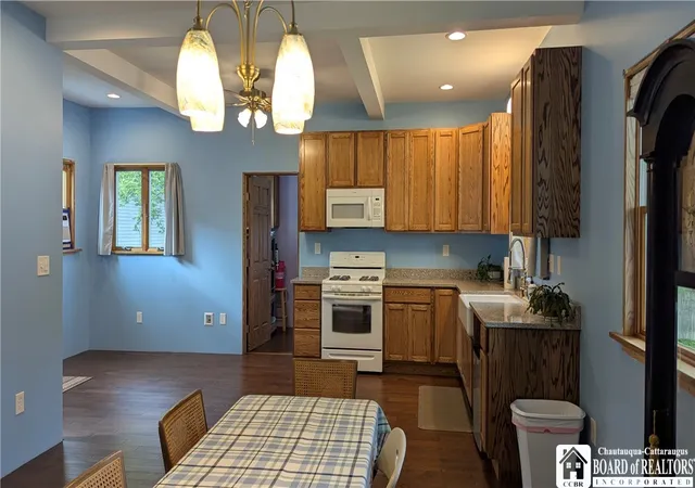 Photo 3 of Single family home for sale at 37 Park St, Springville, NY 14141 | MLS# R1712519 | Listing updated on 2026-09-09